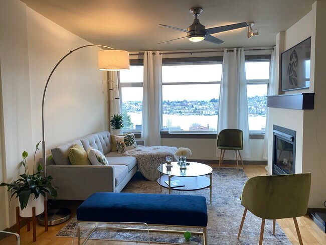 655 Crockett St, Unit A306 in Seattle, WA - Foto de edificio - Building Photo