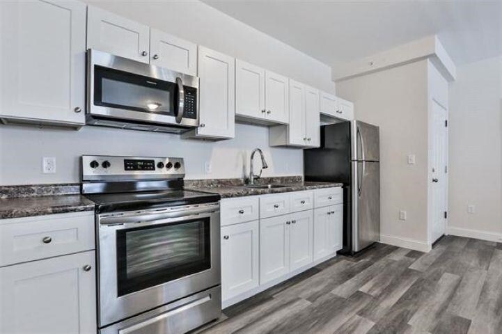 165 W Hancock St in Manchester, NH - Building Photo
