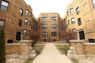 626 W Stratford Pl in Chicago, IL - Building Photo
