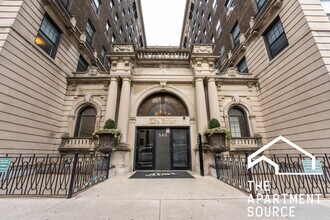 540 W Briar Pl, Unit 3H in Chicago, IL - Building Photo - Building Photo