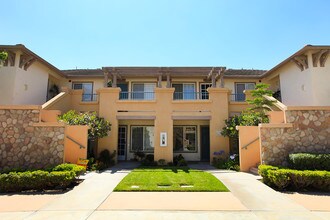 Seasons II Senior Apartment Homes in Lakewood, CA - Foto de edificio - Building Photo