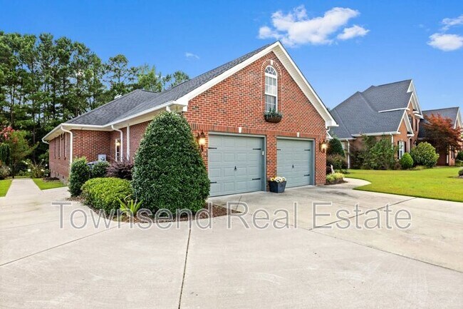 329 W Summerchase Dr in Fayetteville, NC - Foto de edificio - Building Photo