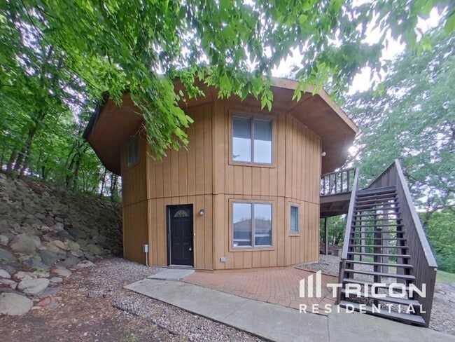 805 Garrison Ct in Burnsville, MN - Building Photo - Building Photo