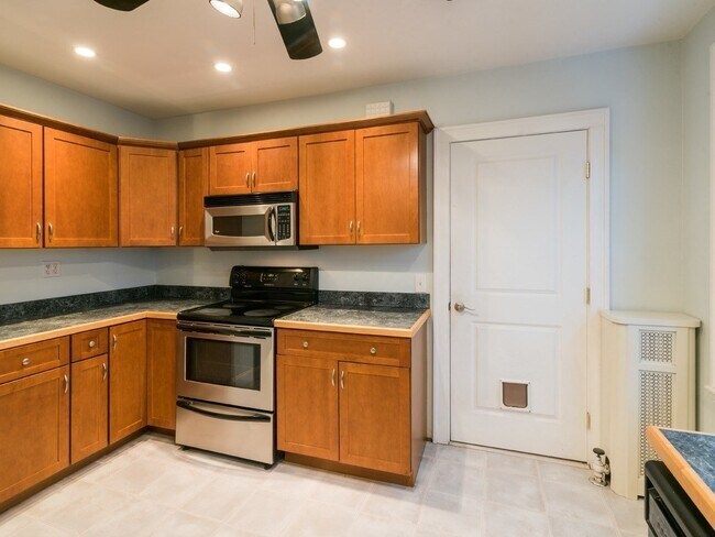 65 Fiske St in Waltham, MA - Building Photo - Building Photo