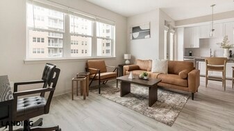 1216 N Atlantic Ave, Unit 202 in Daytona Beach, FL - Building Photo