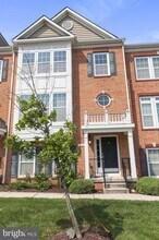 8871 Purple Iris Ln in Elkridge, MD - Foto de edificio - Building Photo