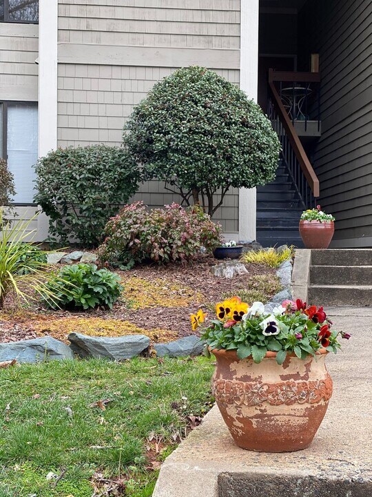 1502 Benjamin Pkwy in Greensboro, NC - Foto de edificio