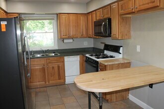 63 Holly Dr in Crystal Lake, IL - Building Photo - Building Photo