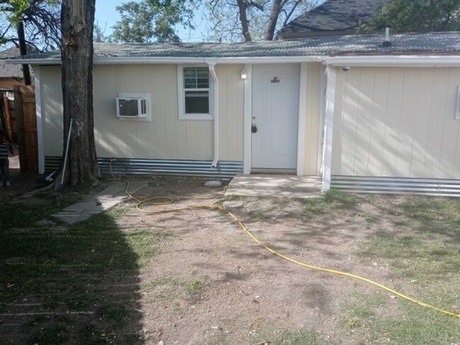 805 W Russell Pl in San Antonio, TX - Building Photo - Building Photo