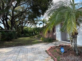 5461 W Broward Blvd in Plantation, FL - Building Photo