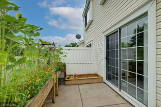 13223 Bush Ln in Eden Prairie, MN - Foto de edificio - Building Photo
