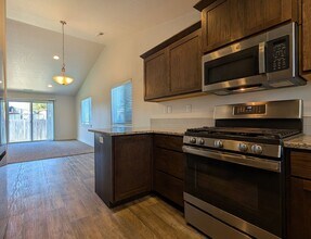 1540 7th St in Springfield, OR - Building Photo - Building Photo