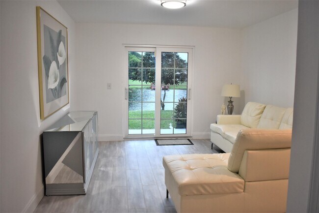 12574 Westhampton Cir-Unit -F in Wellington, FL - Building Photo - Building Photo