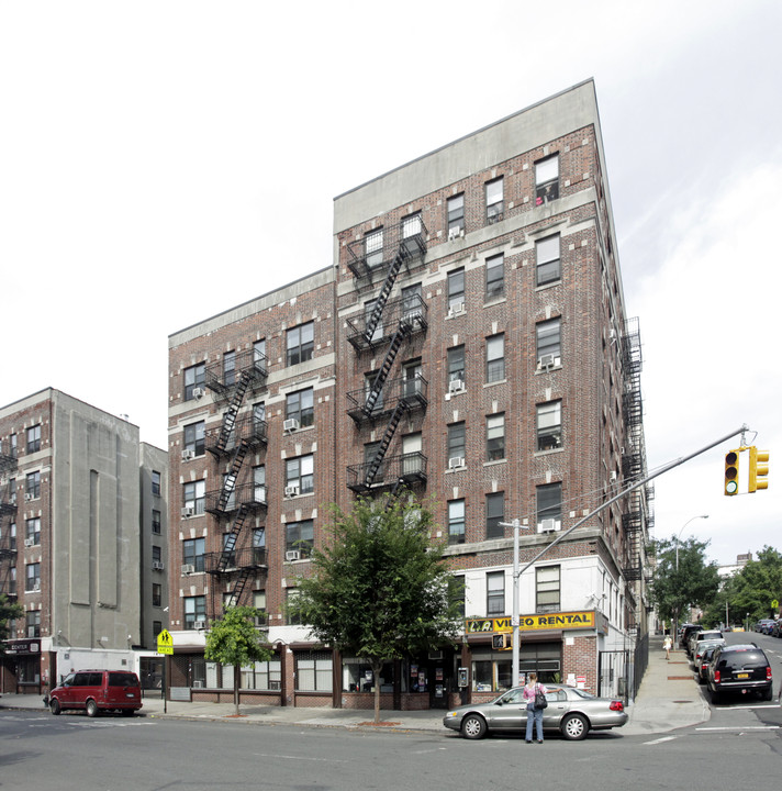 Brookhaven Apartments in Bronx, NY - Building Photo