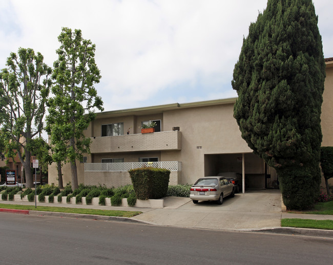 11655 Iowa Ave in Los Angeles, CA - Foto de edificio - Building Photo