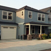 2221 Dollarhide Way in Ashland, OR - Building Photo