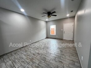 1327 W Garfield Ave in Alton, TX - Building Photo - Building Photo