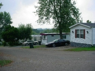 Lee Highway Mobile Park in Bristol, VA - Building Photo