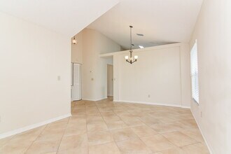 8719 Exposition Dr in Tampa, FL - Foto de edificio - Building Photo