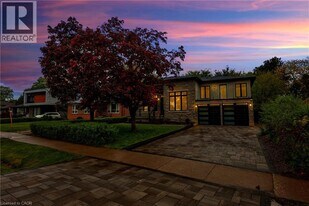 2091 Bridge Rd in Oakville, ON - Building Photo