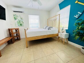 1639 Hayes Street, Unit Unit#1 in Hollywood, FL - Building Photo - Building Photo