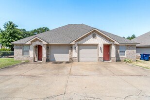 2763 Oakview Rd in Fort Smith, AR - Building Photo