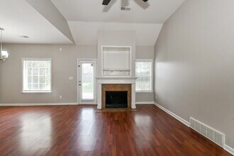952 Bending Pine Ln in Memphis, TN - Foto de edificio - Building Photo