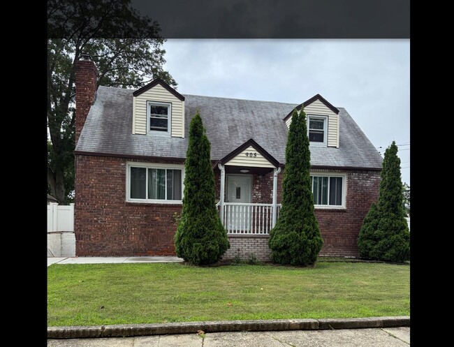 property at 905 6th St