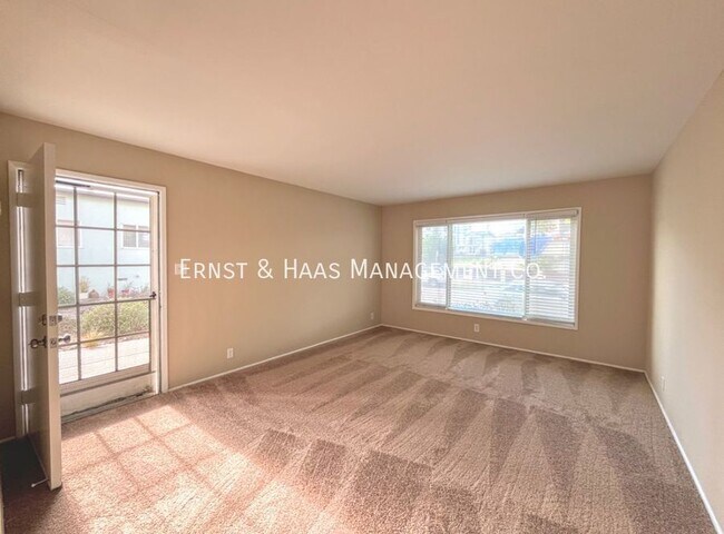 510 Roycroft Ave in Long Beach, CA - Building Photo - Building Photo