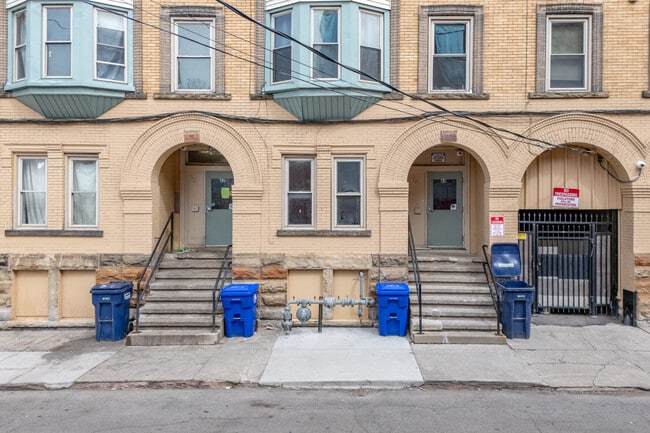 74 Grant St in Buffalo, NY - Building Photo - Building Photo