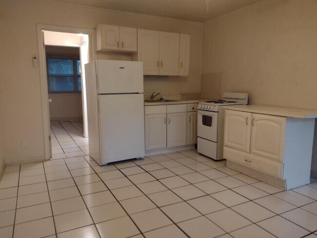 3251 SW 44th St in Fort Lauderdale, FL - Building Photo - Building Photo