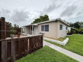 1049 SW 3rd St in Hallandale Beach, FL - Building Photo