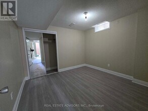 44 Pinecone Dr in Toronto, ON - Building Photo - Building Photo