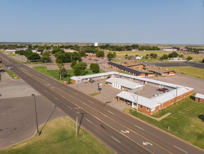 611 NE Highway 66 in Sayre, OK - Building Photo - Building Photo