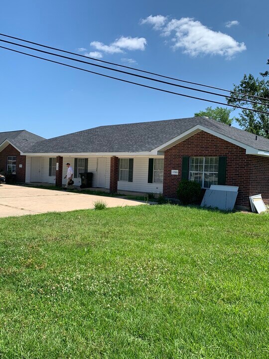 1703 S Tallowood Dr in Lake Charles, LA - Building Photo