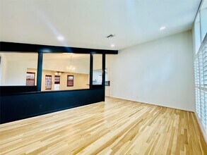 1327 Moorhead Dr in Houston, TX - Building Photo - Building Photo