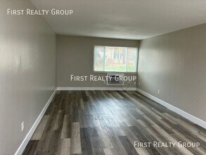 5620 N Main St in Dayton, OH - Building Photo - Building Photo