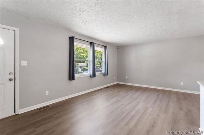 2 Prince Edward Cir in Newport News, VA - Foto de edificio - Building Photo