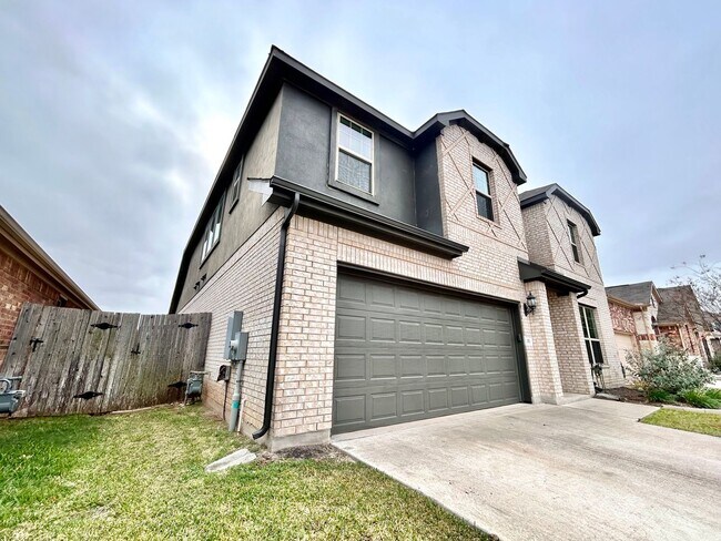 351 Natchez Dr in Buda, TX - Building Photo - Building Photo