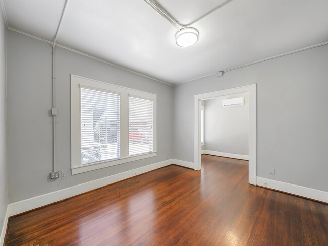 property at 2411 Dunlavy St