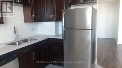 100 Wingarden Ct in Toronto, ON - Building Photo - Building Photo