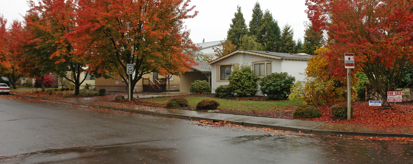 Cumberland MHP in Salem, OR - Building Photo