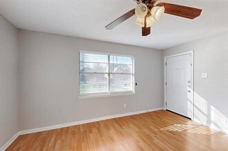 8707 Slay St in Dallas, TX - Building Photo - Building Photo