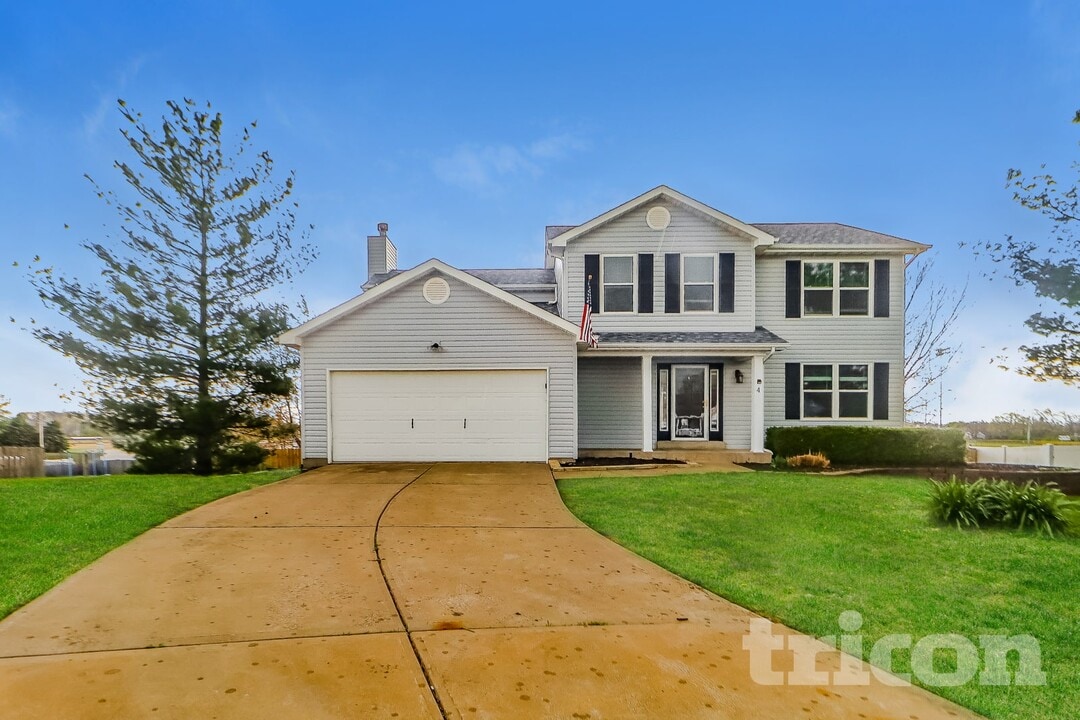 4 Sapphire Ct in O'Fallon, MO - Building Photo