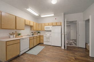 Englewood Vista in Gladstone, MO - Building Photo - Building Photo