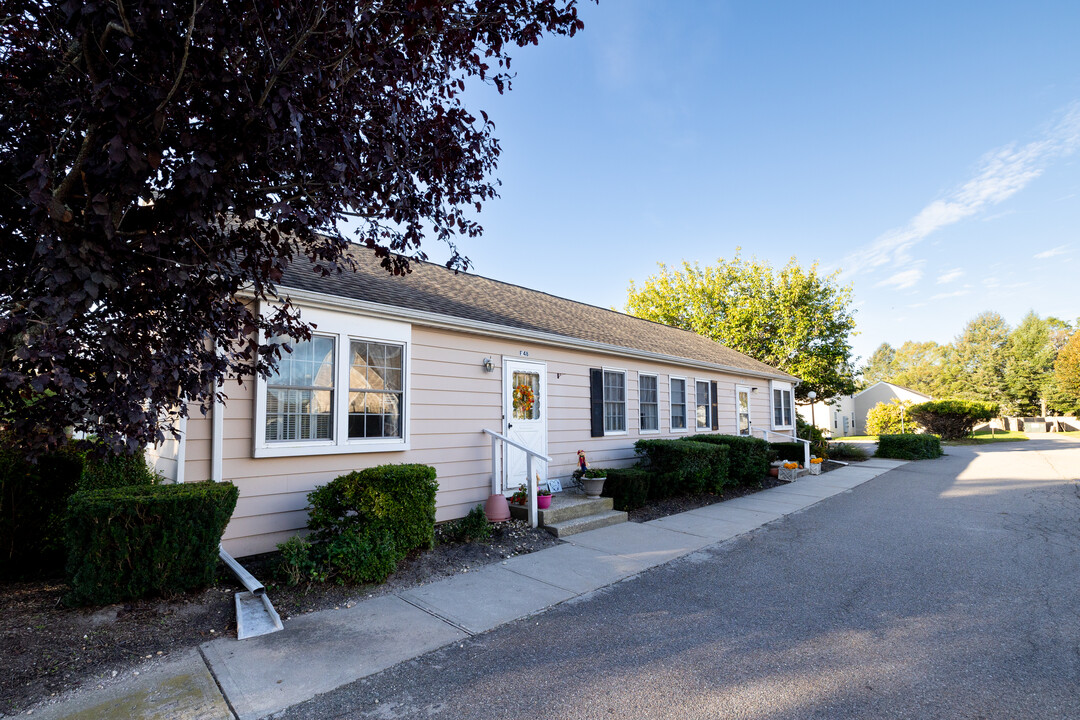 Driftwood Cove in Greenport, NY - Building Photo