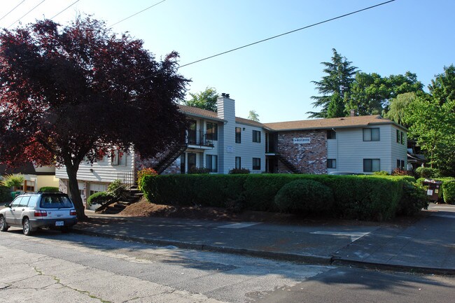 Westchester in Portland, OR - Foto de edificio - Building Photo