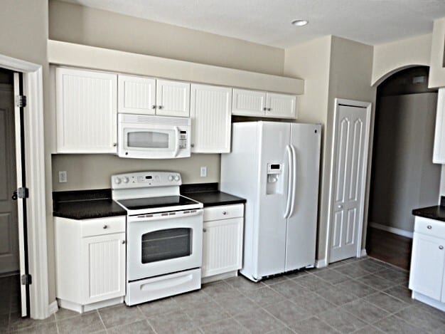 5018 Sky Blue Dr in Lutz, FL - Foto de edificio - Building Photo