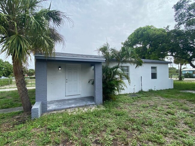 1136 Avenue G