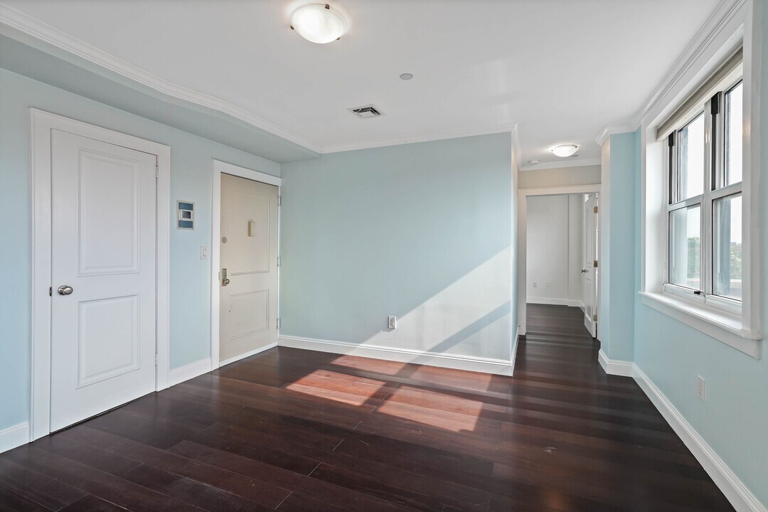 235 Ocean Pkwy in Brooklyn, NY - Building Photo